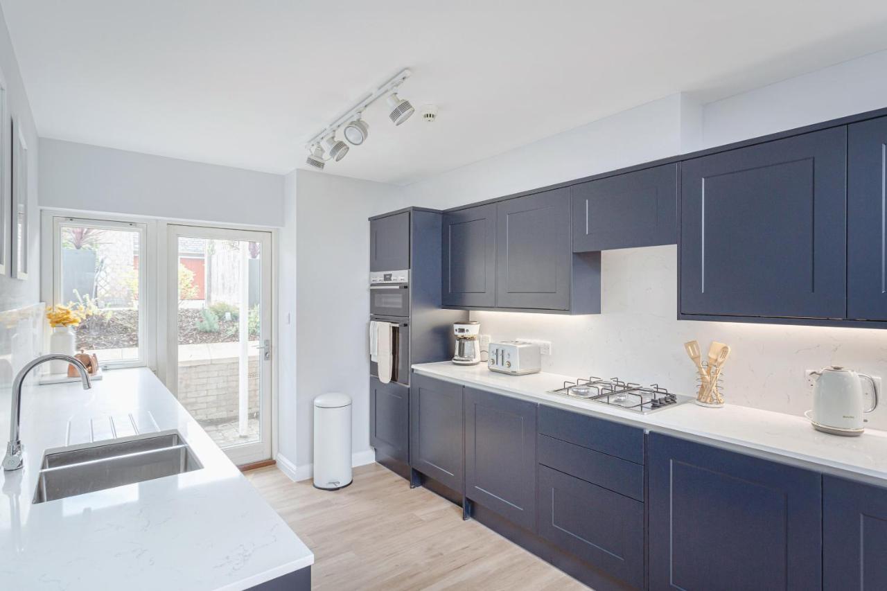 3 Bedroom Jesus Green Townhouse With Parking CBG Exterior foto
